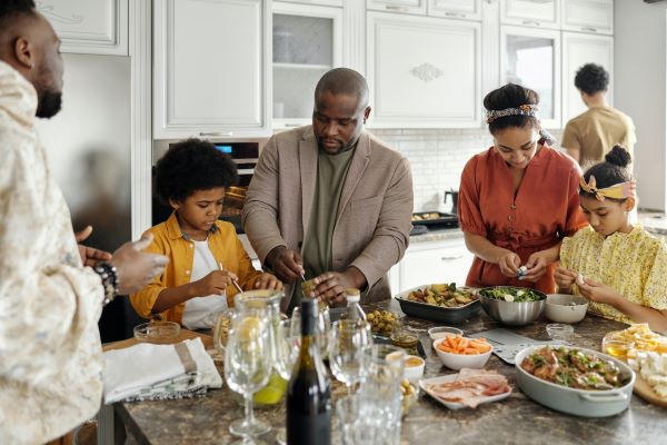 holiday family cooking thanksgiving dinner