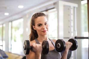 woman doing dumbell exercises 